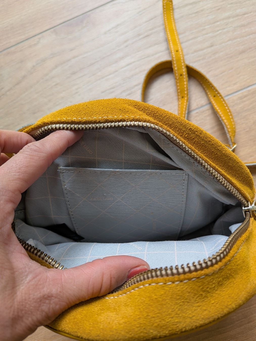 Borse da donna: Ann Kurz Tasche Wildleder – Usato da Eschenbach SG venduto da SanFranciscoCalifornia 3