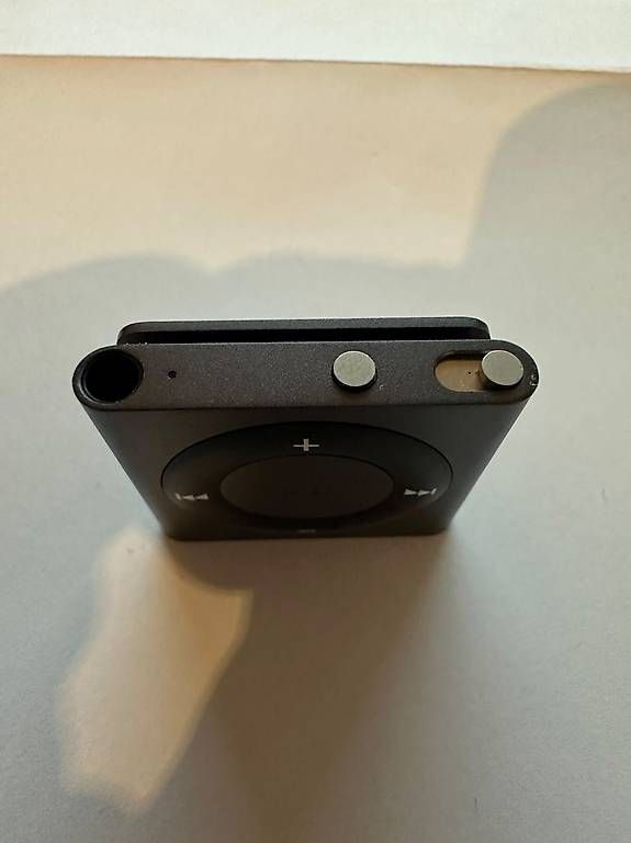 Apple Tragbarer Mediaplayer: Apple iPod shuffle - 2 GB - 4th Generation – Gebraucht aus Goldach von Fox_Man 1