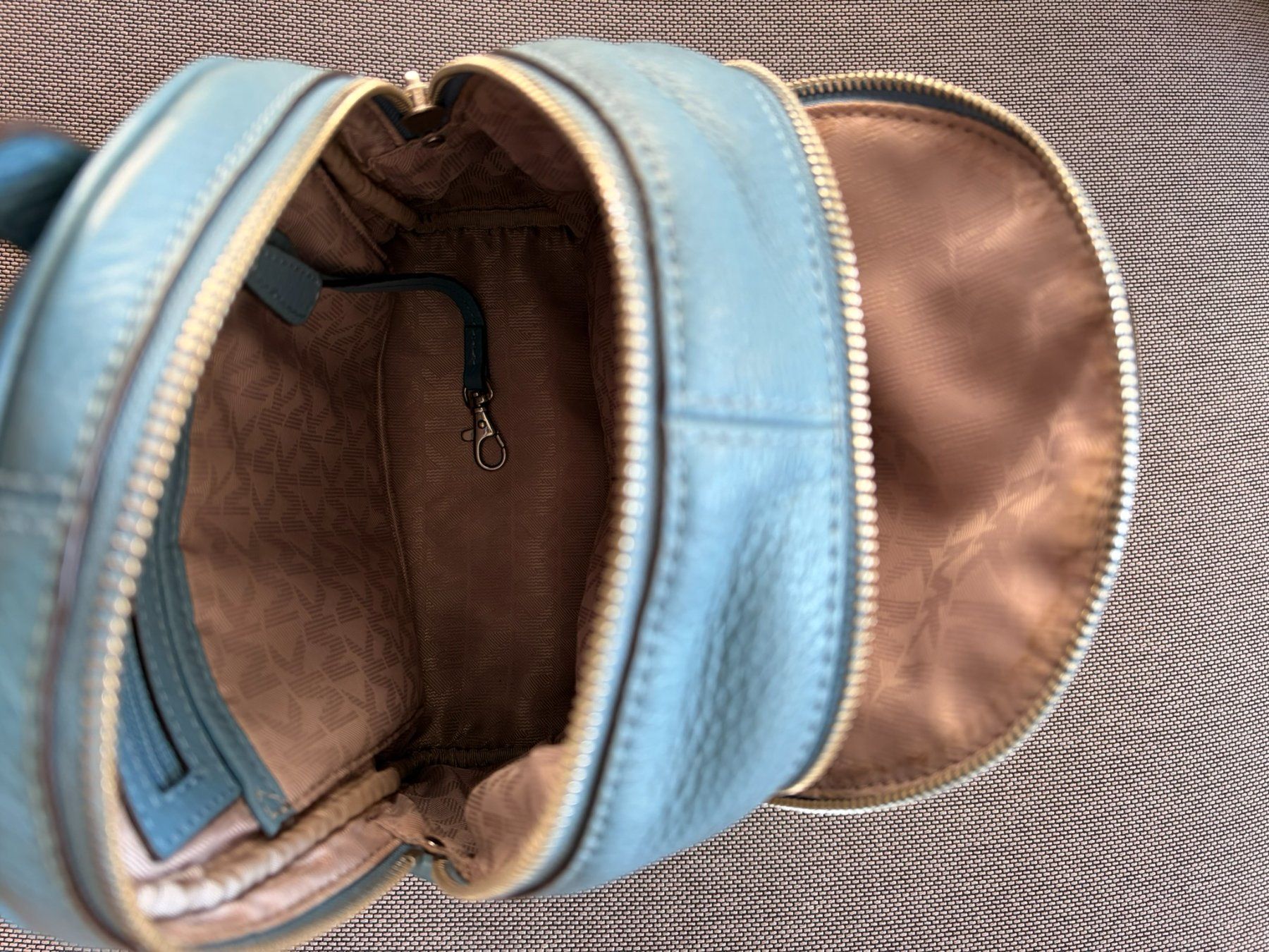 Michael Kors Zaini: Michael Kors RHEA ZIP BACK PACK - Blau LDR – Usato da Schlieren venduto da con_hdp9 7