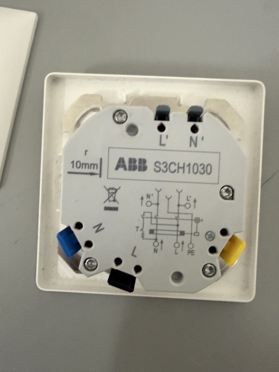 Feller Stecker: Fi steckdose Neu mit 2 abdeckungen  – Neu (gemäss Beschreibung) aus Zürich von papaplatte 4