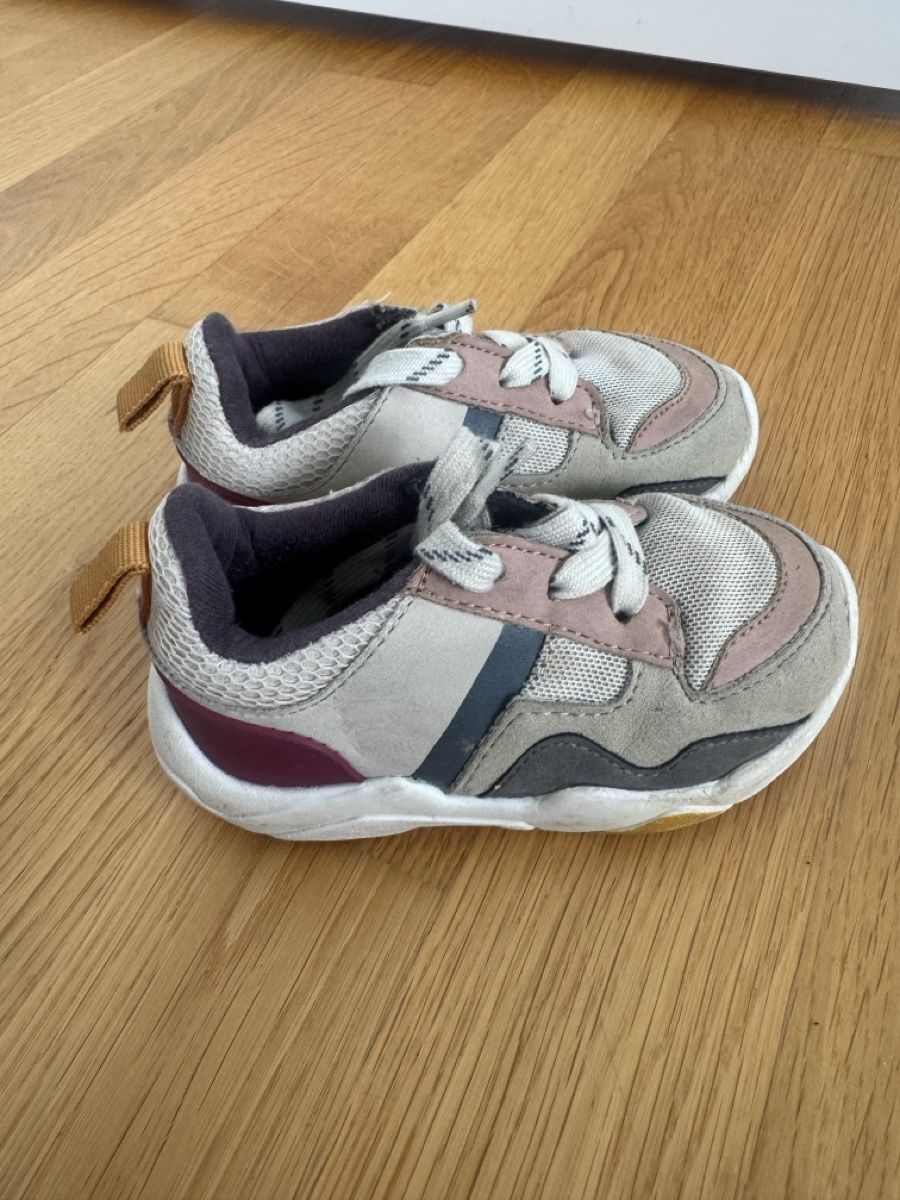 Schuhe für Jungen: Zara Sneaker Gr. 22 Rosa/Grau – Gebraucht aus Rüschlikon von AndreaCaroline
