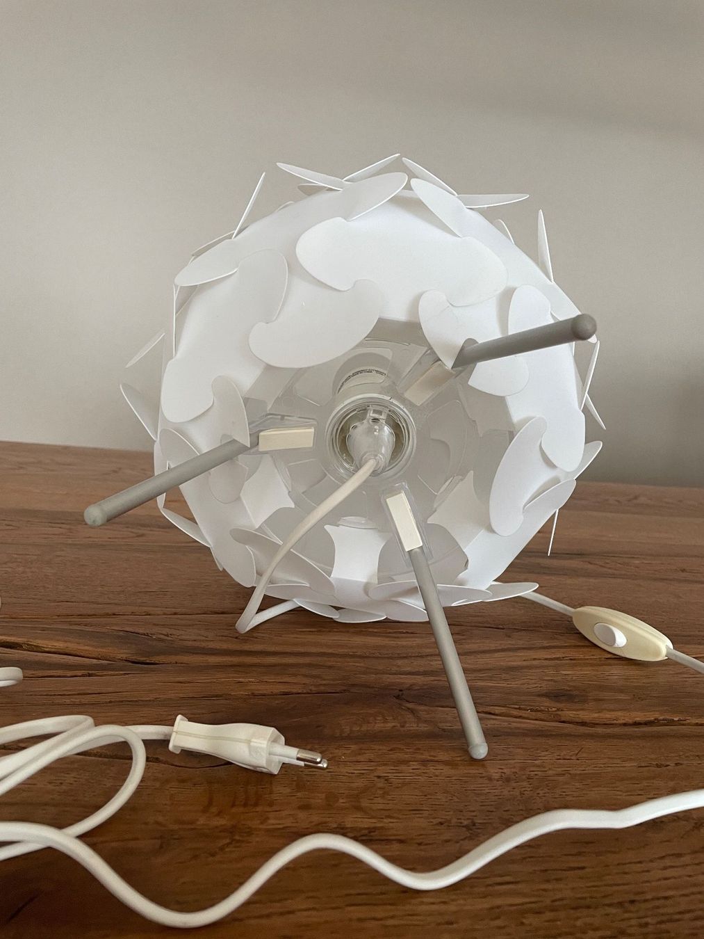 Comodini: IKEA Fillsta Nachttischlampe weiss – Usato da Rothenburg venduto da Disney3 2
