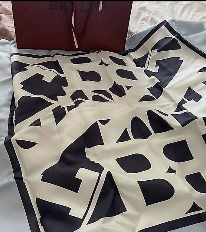 Foulards, Tücher & Schals: Bally Seidentuch – Gebraucht aus Alpnach Dorf von shi_qd85