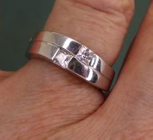 Ring 925 Silber mit synthetischen Steinchen
