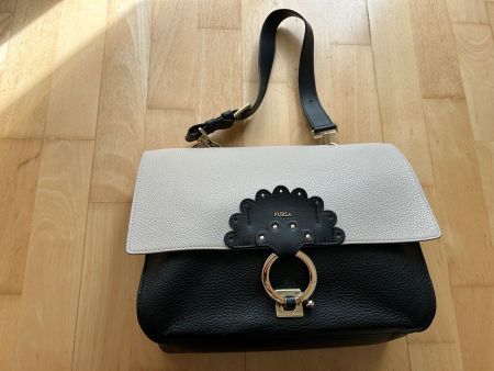 FURLA Schultertasche aus Leder (schwarz/weiss)