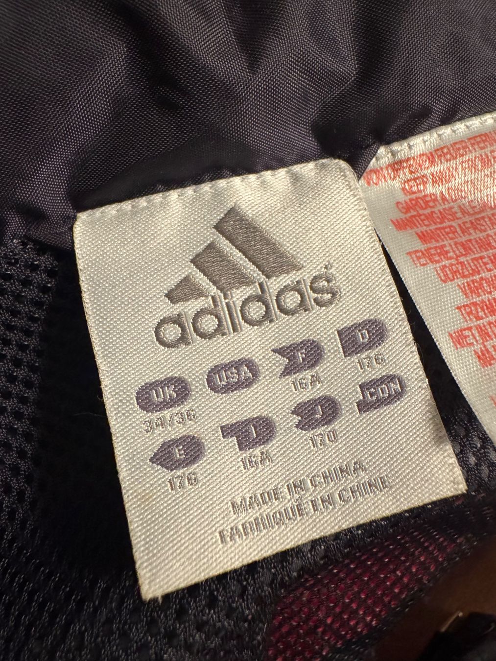 Adidas Giacche: Adidas Jacke mit Kapuze – Usato da Obfelden venduto da cesarina10 8