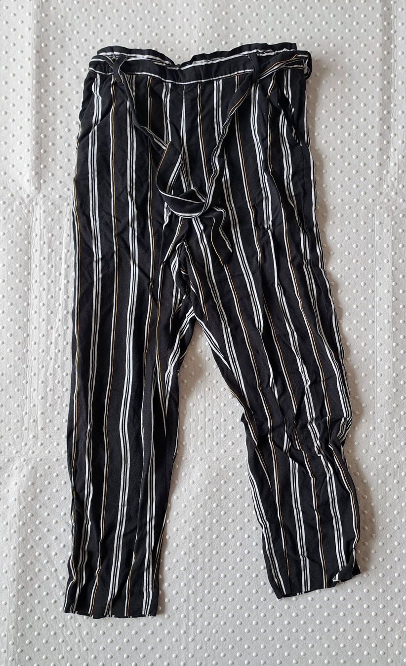 H&M Hosen: H&M gestreifte Stoffhose Gr. 134 – Gebraucht aus Gysenstein von joshuas81