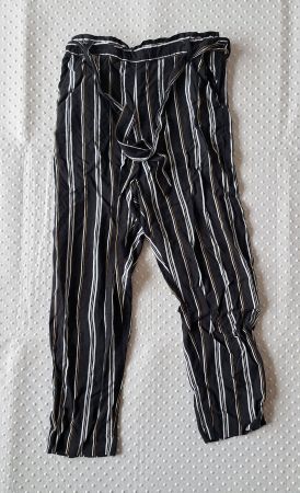 H&M Coole gestreifte Stoffhose Gr. 134