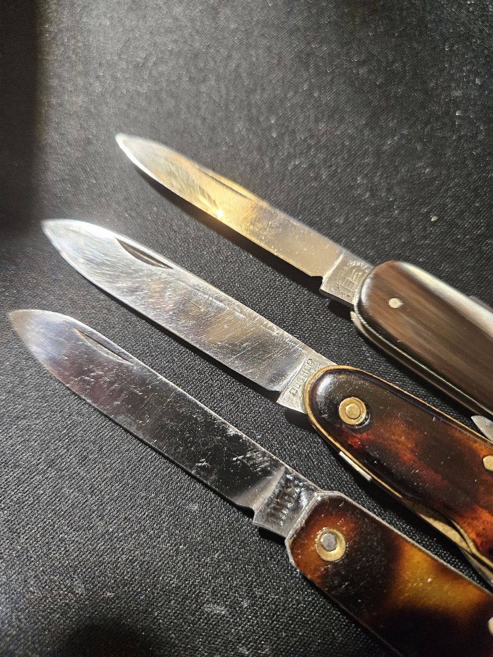 Couteaux de poche: 3 Taschenmesser – Défectueux à Bern par Respirit 7