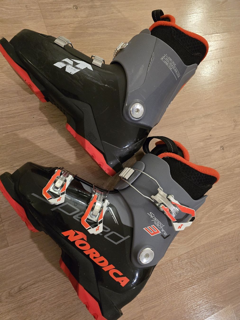 Nordica Scarpe da uomo: chaussure de ski enfant 23.5 – Usato da La Chaux-de-Fonds venduto da Elissa 1