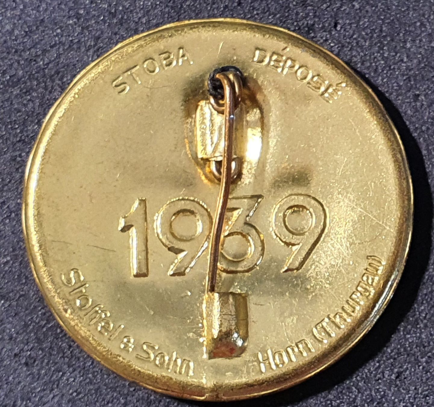 Placchette & Badge: CC856 - 1. August Abzeichen 1939 Schweizerkreuz – Usato da Reinach BL venduto da Boston-Verkauf 1