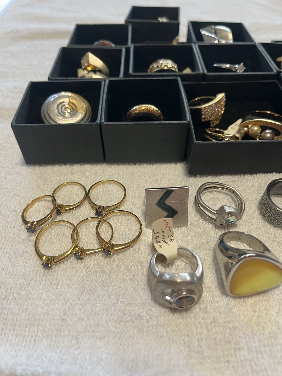 Altri gioielli: Lots de 50 bijoux – Nuovo (secondo la descrizione) da Noville venduto da Berlusconi55 2