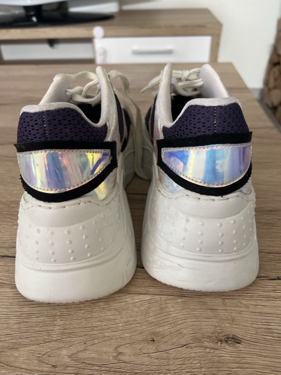 Scarpe da donna: Damenschuhe Sneaker glänzend Grösse 38 – Usato da Diegten venduto da kip_wg9z 1