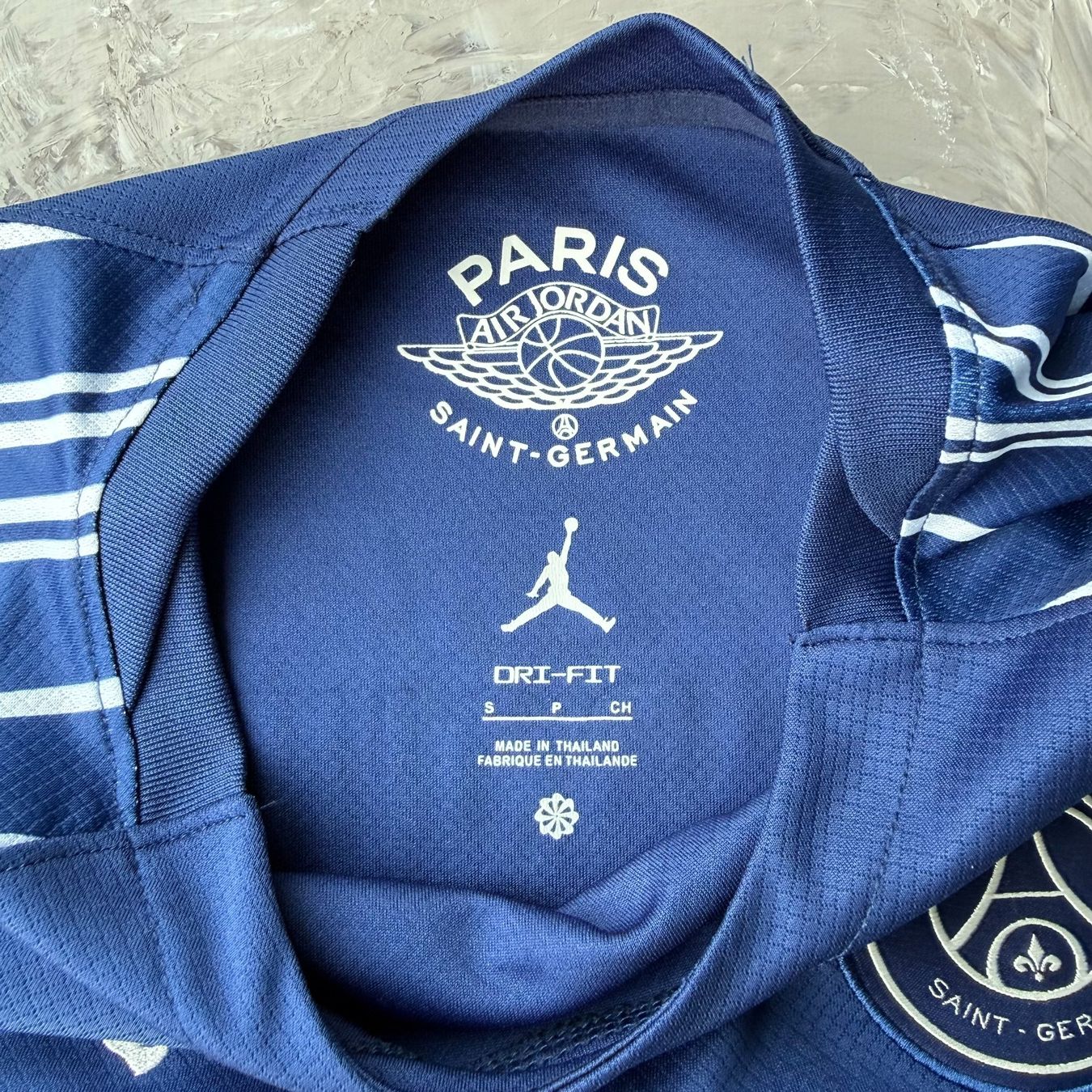 Canottiere & Pantaloni: Maillot Supporter Paris Saint-Germain, D. DOUÉ – Usato da Thônex venduto da Suisse.Shopping 5