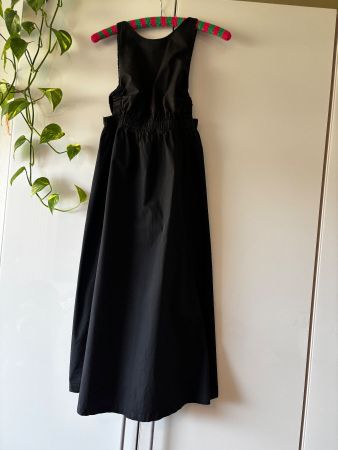 Schwarzes Kleid mit raffiniertem Rücken Gr. S
