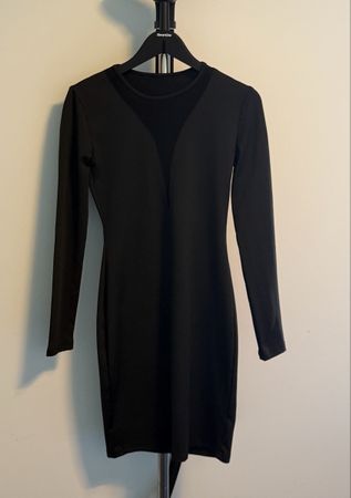 Robe noire manches longues, état comme neuf