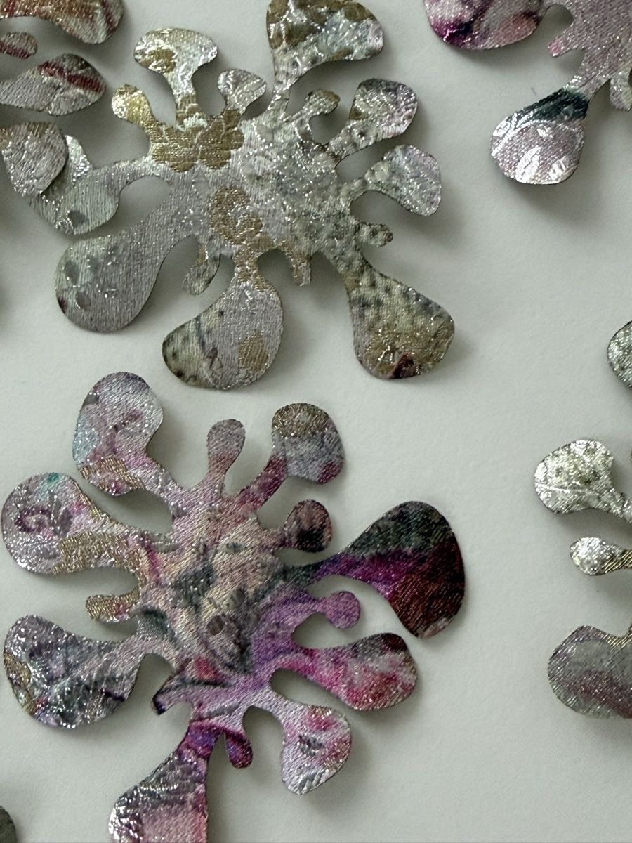 Tessuti: Brokatblumen von Jakob Schlaepfer – Nuovo (secondo la descrizione) da Winterthur venduto da tat_ky5h 1