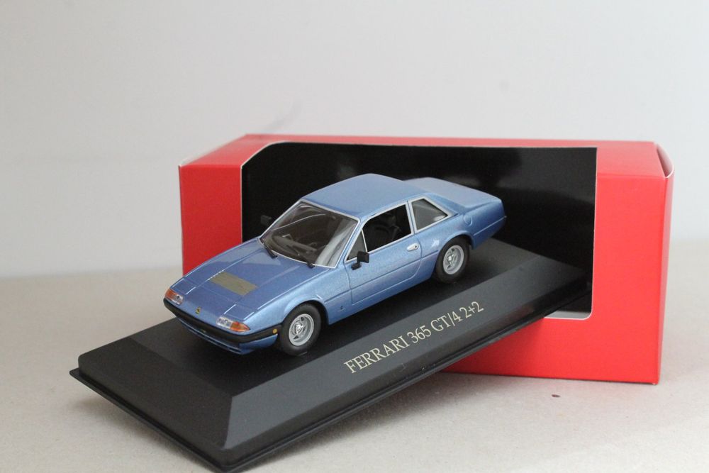 Hot Wheels Elite Ferrari 365 GT4 2+2 - 1/43 - Argent 1972 - Miniature Métal