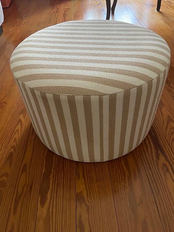 Sgabelli: Pouf – Nuovo e nell'imballaggio originale da Genève venduto da rhu_8q2r