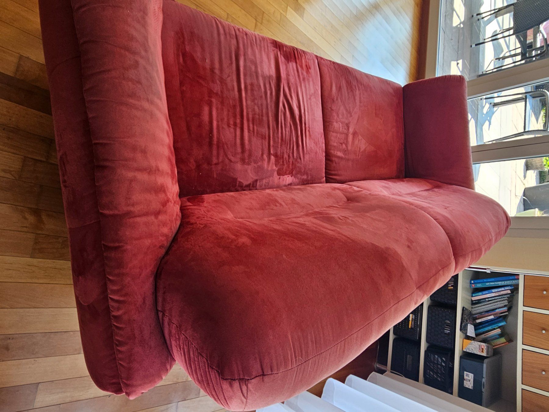 Divani: Rotes Sofa/Couch, 2-3 Plätzer, – Nuovo (secondo la descrizione) da Lachen SZ venduto da inf_r886 1