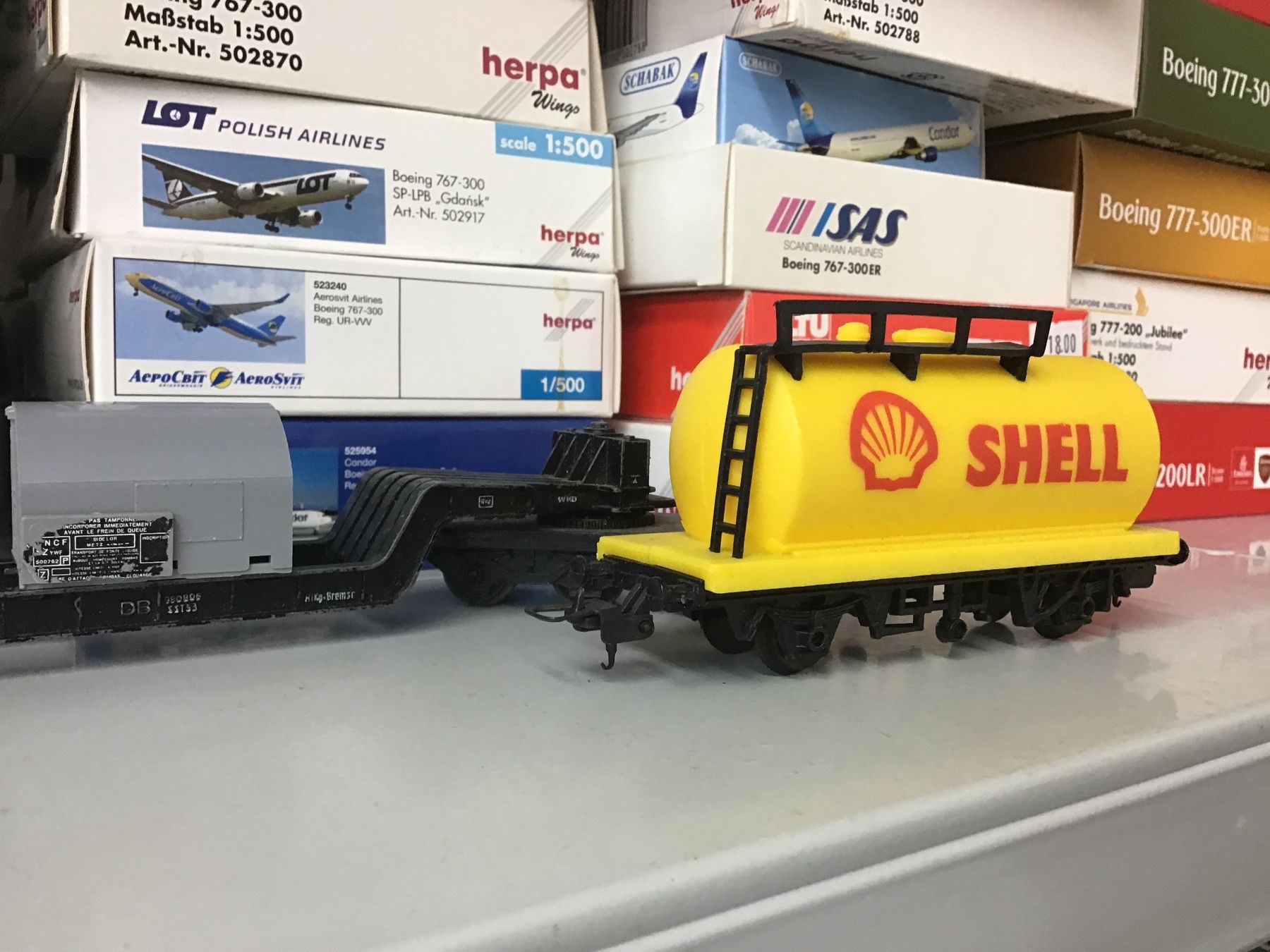 Modelleisenbahnen: Bastelware H0: Hopfenperle + Shell Tankwagen – Defekt aus Männedorf von Modellbau-wyss 2