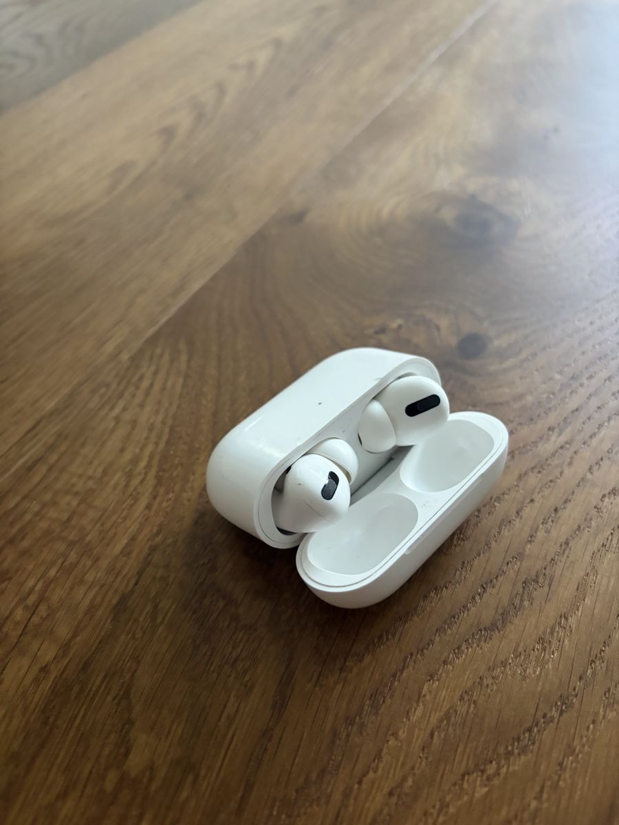 Apple Cuffie: Apple AirPods Pro mit Ladecase 1. gen – Usato da Thalwil venduto da Counterdude 9