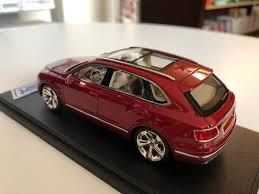 Bentley Modellautos: BENTLEY BENTAYGA ROT 2016 1:43 LOOKSMART – Neu und originalverpackt aus Suhr von Moebelsiralfred 2