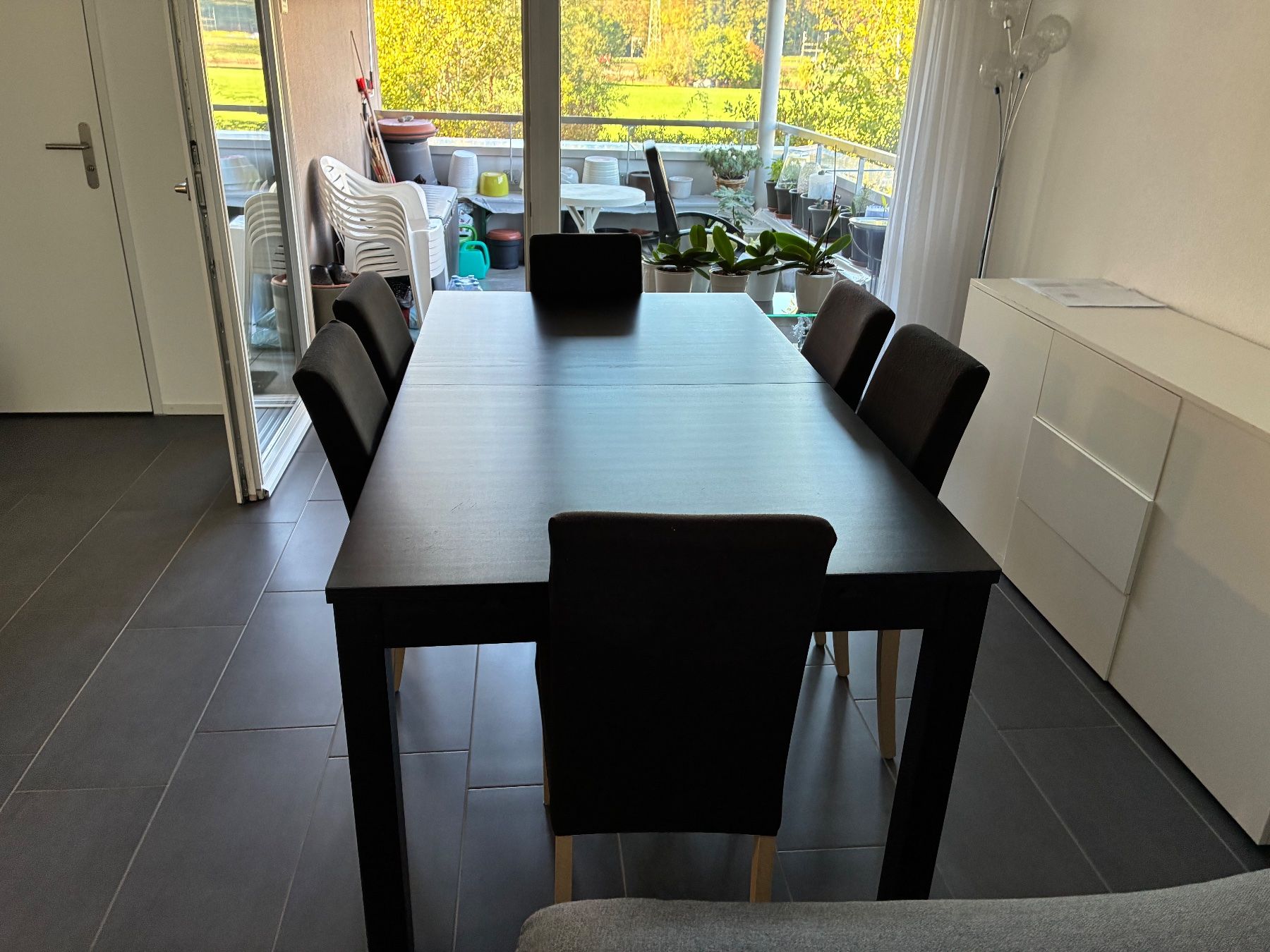 Ensemble table et chaises: Tisch mit 6 Stühle – D'occasion à Hendschiken par zkos 1