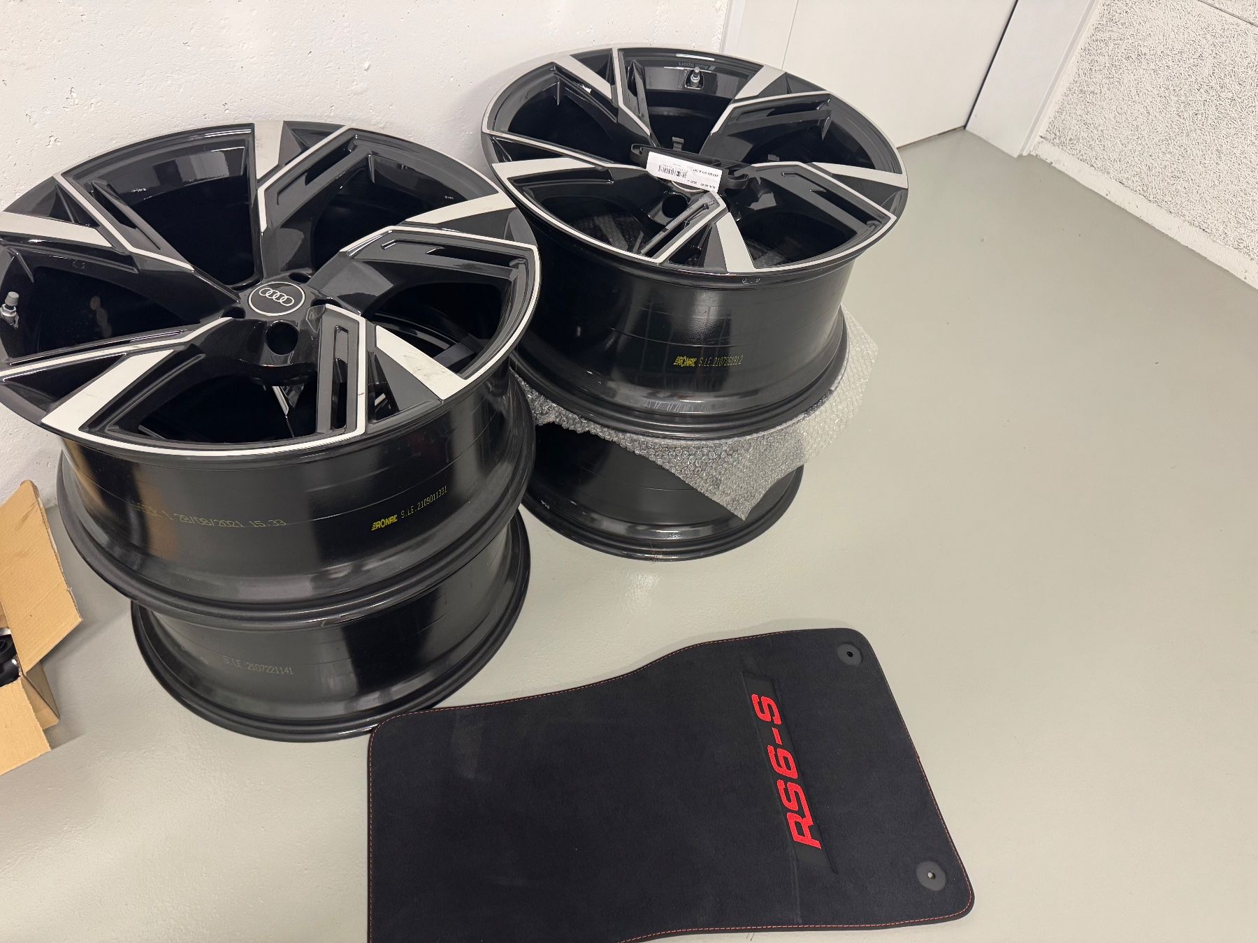 Audi Tappeti & Tappetini: RS6 Teppichset – Usato da Jona venduto da Gala11 1