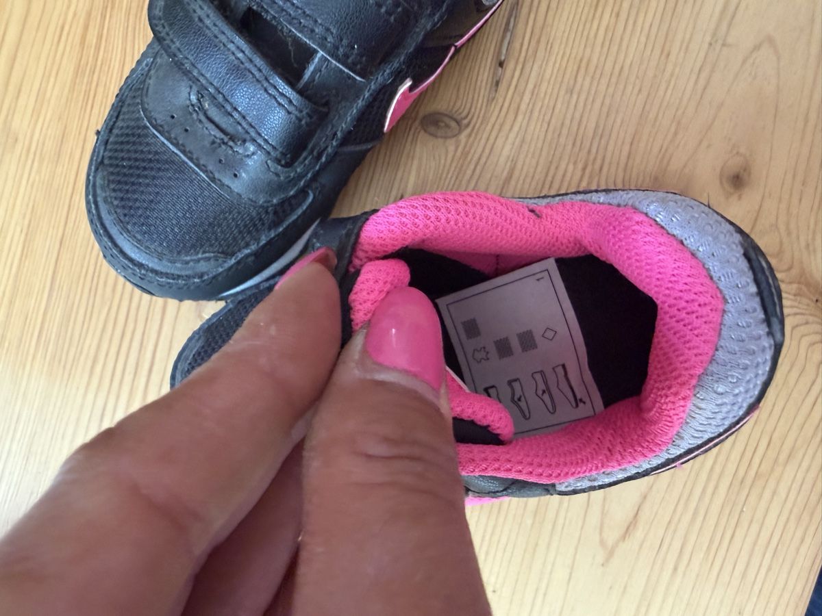 Nike Scarpe per ragazze: Mädchen Nike Schuhe  – Nuovo (secondo la descrizione) da Winznau venduto da Rainbow-13 2