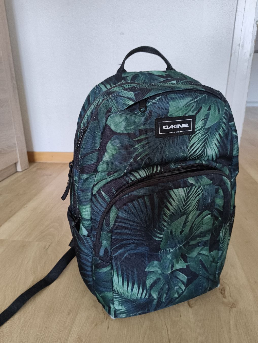 Dakine Rucksäcke: Dakinie Rucksack mit Laufschuhen Gr. 39 – Gebraucht aus Oberdiessbach von verkaufbar 1