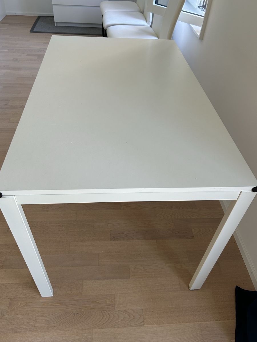 Tables: Weiss Esstisch oder Schreibtisch – D'occasion à Binningen par drummer81 2