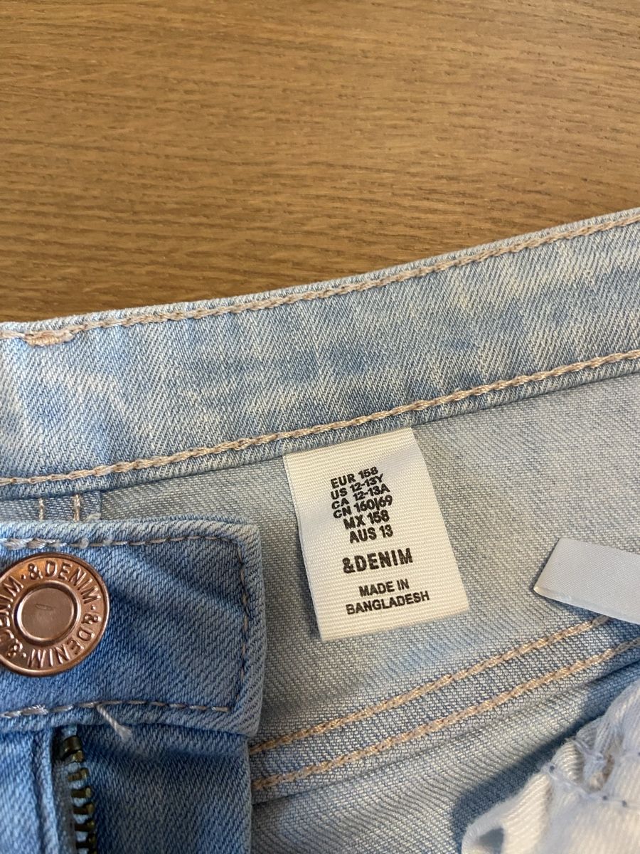 Pantaloni: Shorts – Nuovo (secondo la descrizione) da Ausserberg venduto da ani_7jqv 1