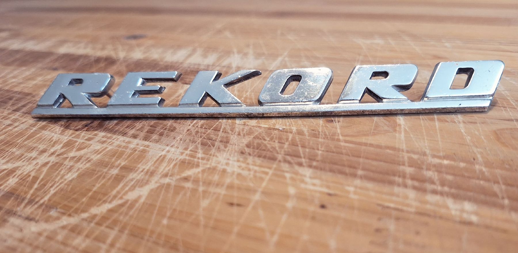 Opel Tutti pezzi di ricambio auto: Opel Rekord Emblem – Usato da Triesen venduto da BLACKSHEEP75 1