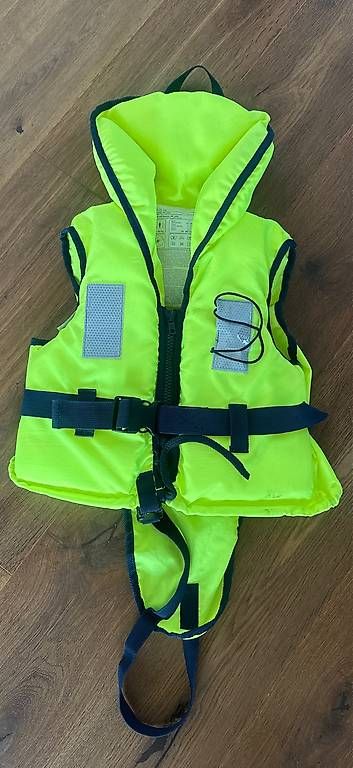 Schwimmwesten: Kinderschwimmweste – Gebraucht aus Auenstein von Crufi