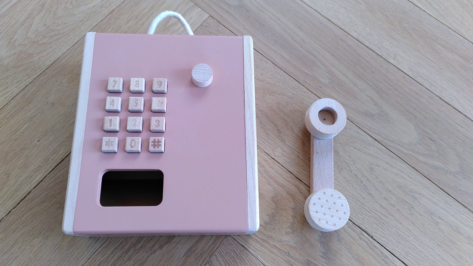 Liewood Spielzeuge: Spieltelefon aus Holz – Gebraucht aus Zürich von Weluma 2
