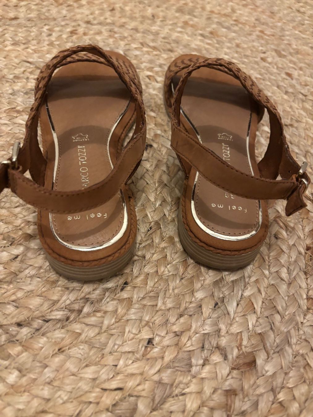 Scarpe da donna: Sandales beige en cuir – Usato da Dully venduto da IrinaA21 4