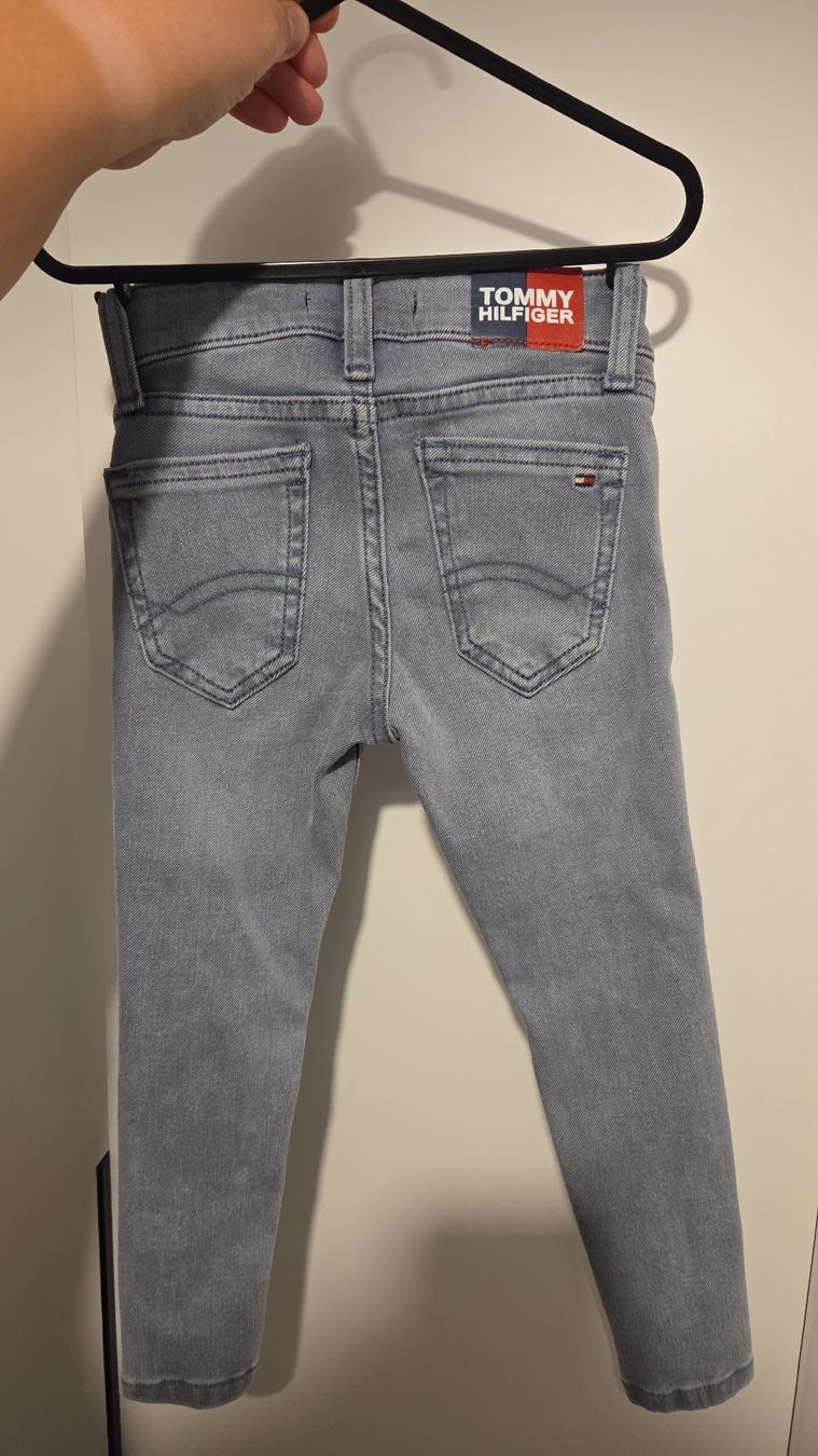 Tommy Hilfiger Pantalons: Tommy Hilfiger Jeans gr.98 – D'occasion à Naters par sil_cfh5