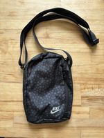 Coole Nike Umhängetasche, neuwertig - ideal für den Sommer!