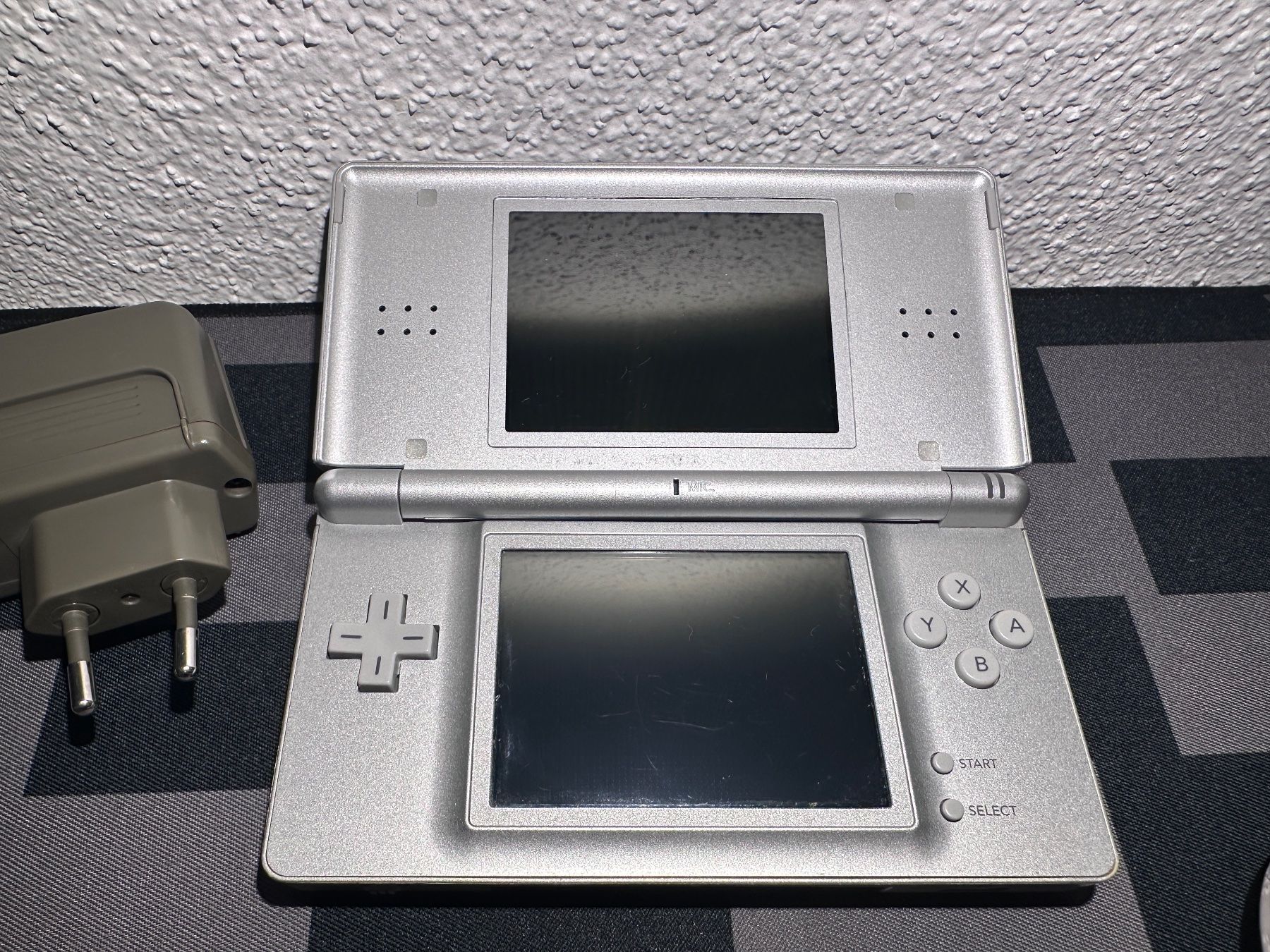 Nintendo Console: Nintendo DS Lite Silber + Ladekabel + Stift + GBA Abdeckung – Usato da Kappel SO venduto da MyFunBox 5