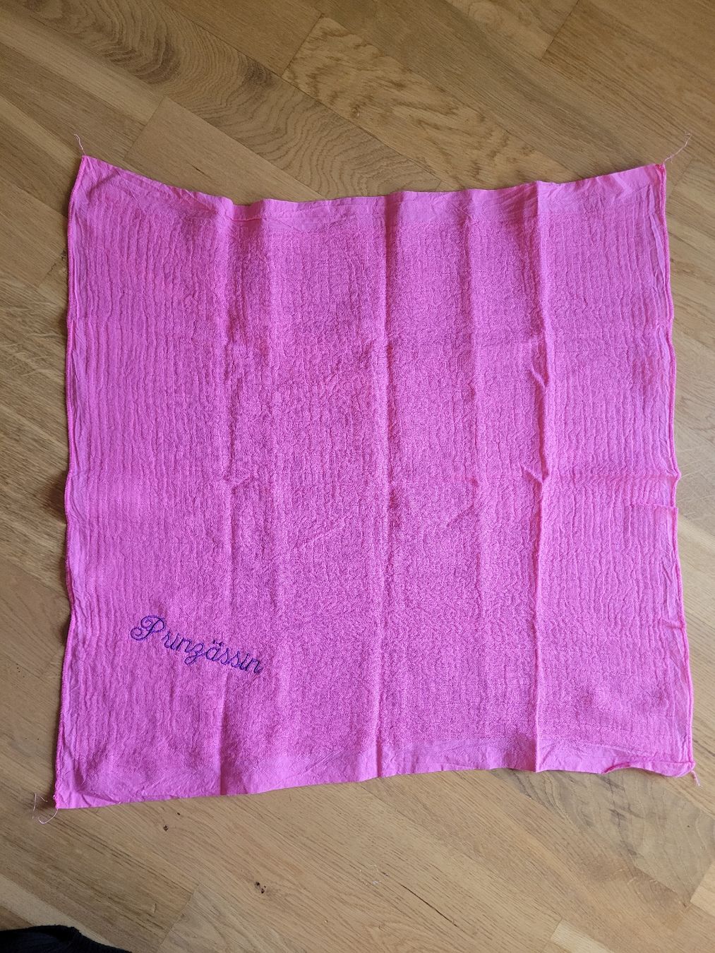 Altro per la cura del corpo: Nurscheli bestickt Prinzässin – Nuovo (secondo la descrizione) da Lyss venduto da Infinia 1