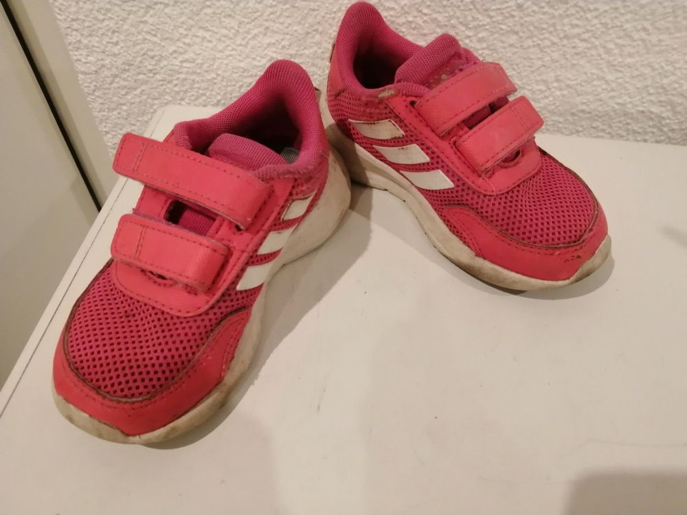 Adidas Schuhe für Mädchen: Adidas Turnschuhe Mädchen pink (Grösse 24) – Gebraucht aus Aeschi (SO) von clementinli 1