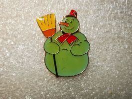 Ansteckpin 19: VW Schneemann