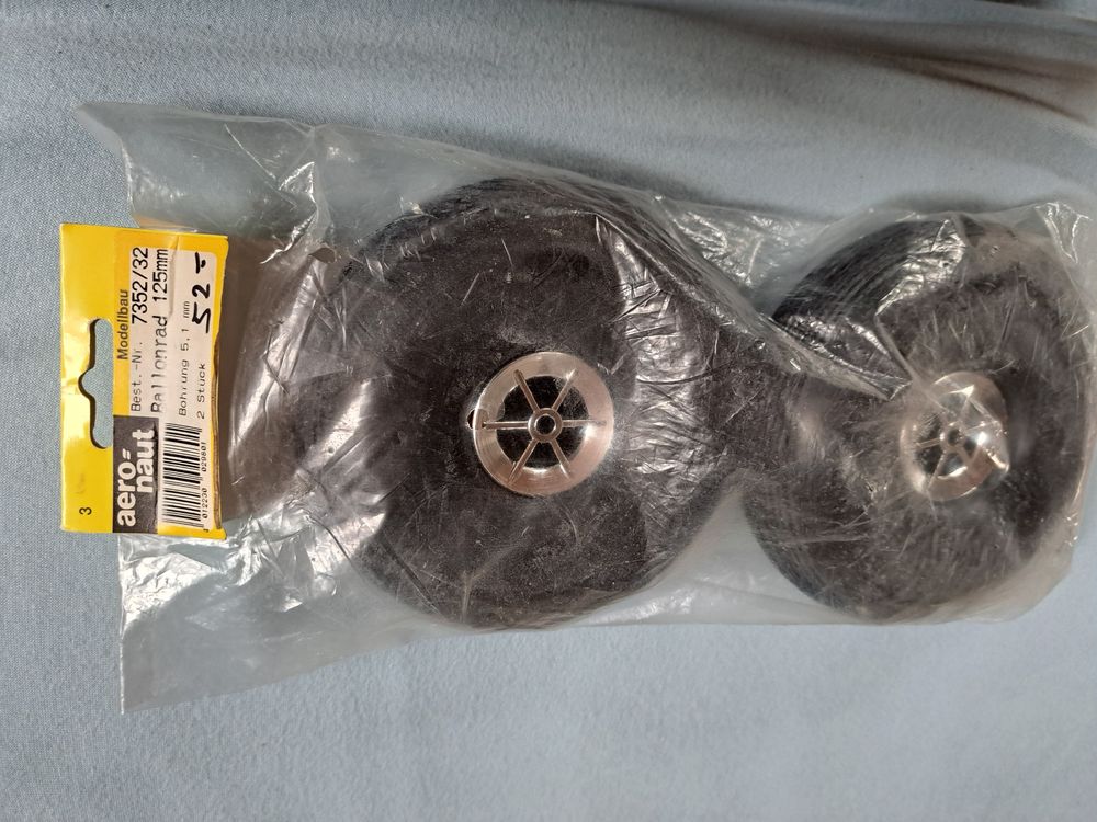 2 Mikro-Sport-Räder Für RC Flugzeuge - 6cm Durchmesser Leichtlaufräder