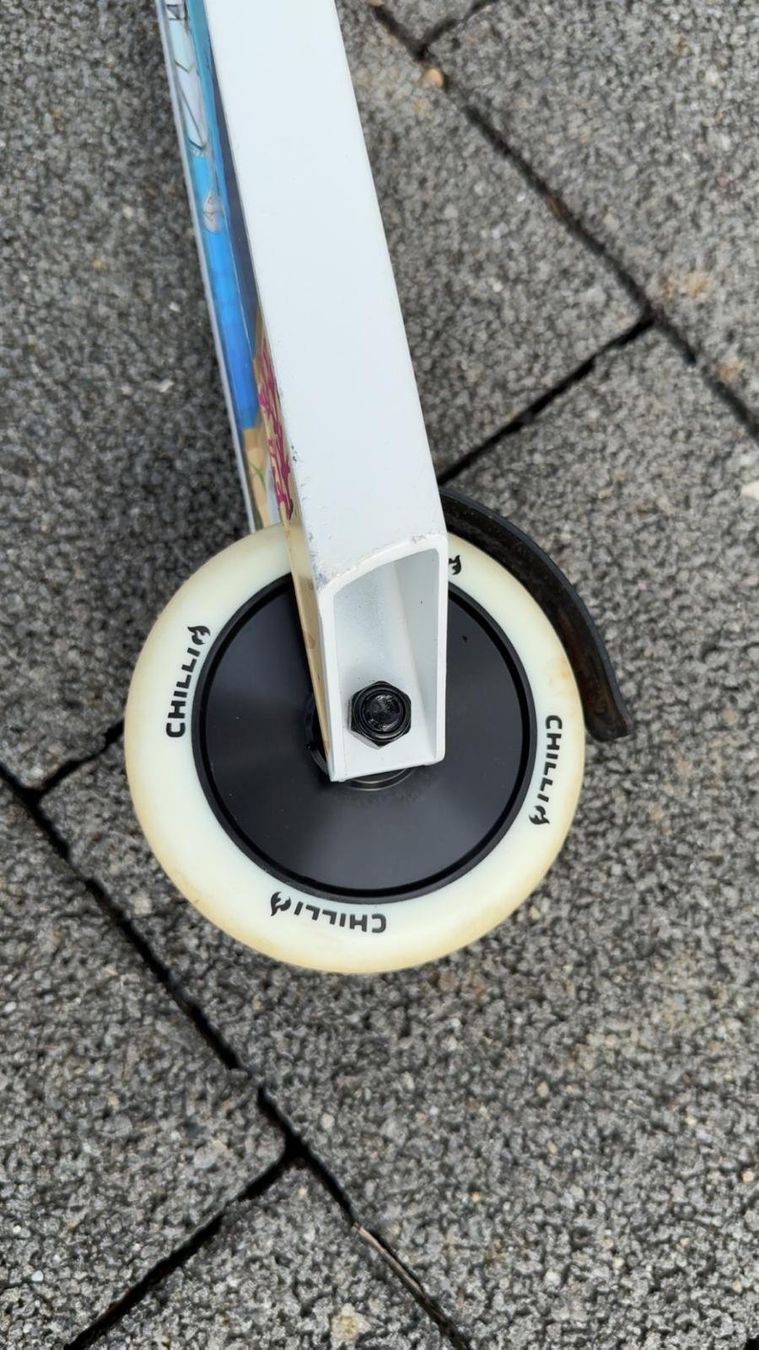 Chilli Kickboard: Chilli Pro Scooter Archie Cole - White – Usato da Wilen b. Wil venduto da corni11 7