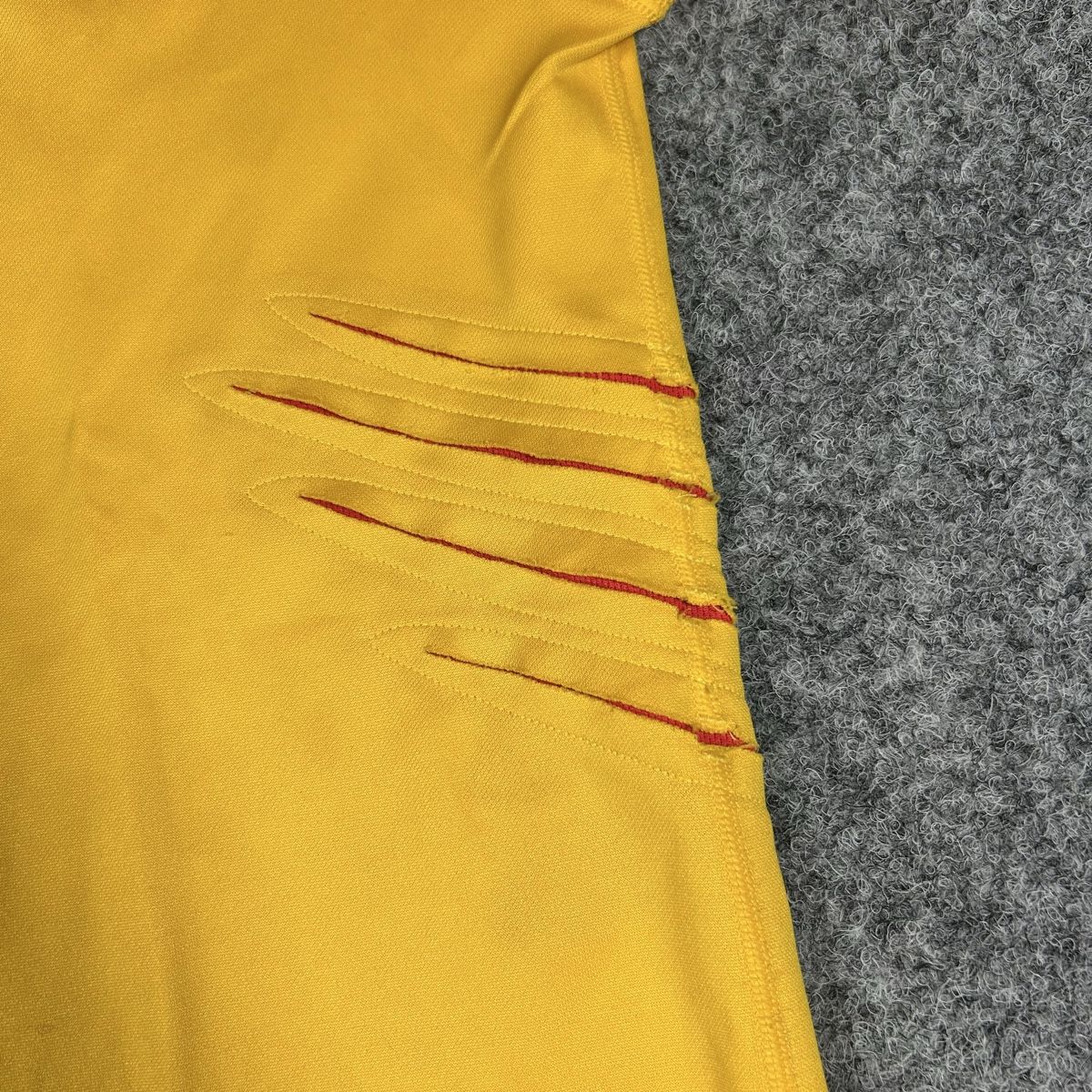 Puma T-shirt: Vintage jersey Cameroun puma  – Usato da La Sagne NE venduto da Matlasape 3