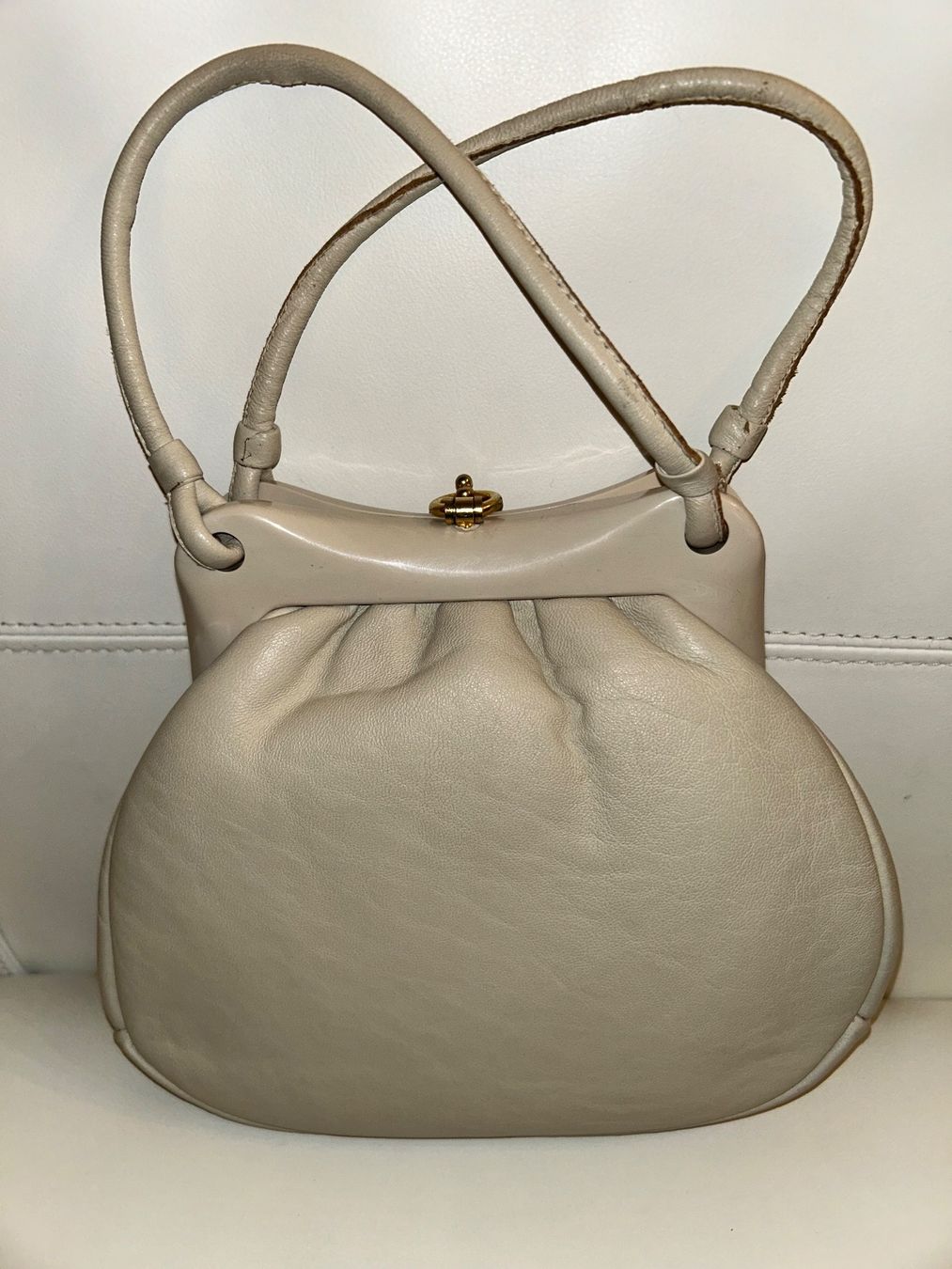 Taschen für Damen: Vintage Leder Tasche – Gebraucht aus Düdingen von Reconflo