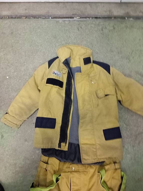 Uniformi: Feuerwehr Schutz Kleidung – Usato da Basel venduto da Petergunn 1