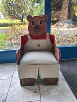 Kinderstuhl mit stauraum