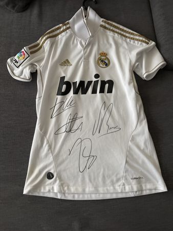 Adidas Real Madrid Trikot signiert Grösse 176 weiss